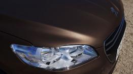 Peugeot 301 - prawy przedni reflektor - wyłączony