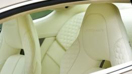 Aston Martin AM 310 Vanquish - zagłówek na fotelu kierowcy, widok z przodu