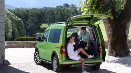 Volkswagen Cross Caddy - tył - bagażnik otwarty