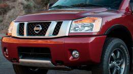 Nissan Titan 2013 - przód - inne ujęcie