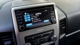 Nissan Titan 2013 - radio/cd/panel lcd