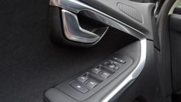 Volvo V40 II Hatchback 1.6 T3 150KM - galeria redakcyjna - drzwi kierowcy od wewnątrz