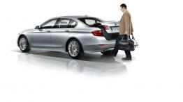 BMW serii 5 F10 Facelifting (2014) - tył - bagażnik otwarty