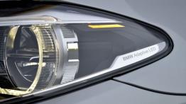 BMW serii 5 F10 Facelifting (2014) - lewy przedni reflektor - włączony