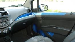Chevrolet Spark II Hatchback 1.2L DOHC 81KM - galeria redakcyjna - drzwi pasażera od wewnątrz