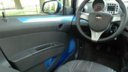 Chevrolet Spark II Hatchback 1.2L DOHC 81KM - galeria redakcyjna - drzwi kierowcy od wewnątrz