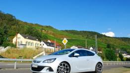 Opel Astra J Facelifting - galeria redakcyjna - lewy bok