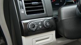 Chevrolet Captiva Facelifting - galeria redakcyjna (2) - panel sterowania pod kierownicą