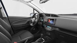Toyota Yaris III Hybrid Facelifting (2014) - widok ogólny wnętrza z przodu