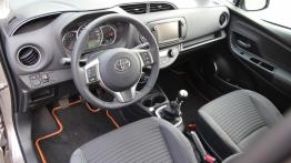 Toyota Yaris III Facelifting 1.33 - galeria redakcyjna - pełny panel przedni
