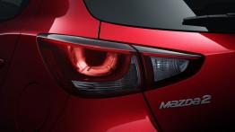 Mazda 2 III (2015) - lewy tylny reflektor - włączony