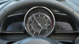 Mazda 2 III SKYACTIV-G 1.5 (2015) - zestaw wskaźników
