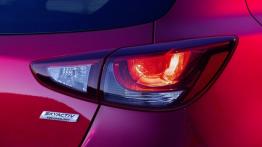 Mazda 2 III SKYACTIV-G 1.5 (2015) - prawy tylny reflektor - włączony