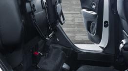 Honda HR-V II (2015) - tylna kanapa złożona, widok z boku