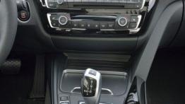 BMW 320d EfficientDynamics Touring Facelifting (2015) - konsola środkowa