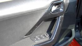 Peugeot 208 5d Facelifting 1.2 PureTech 110 KM - galeria redakcyjna - drzwi kierowcy od wewnątrz