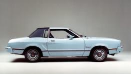 Ford Mustang - krótka historia sportowego Forda - prawy bok