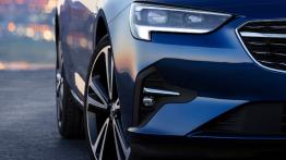 Opel Insignia 2020 - prawy przedni reflektor - w³±czony