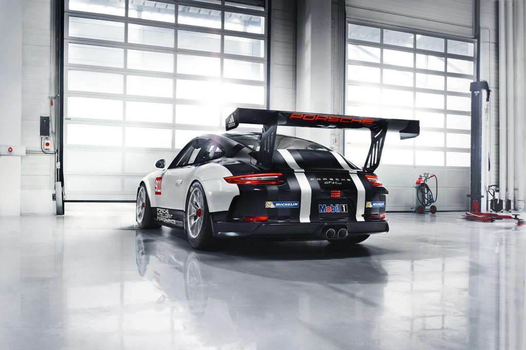 Wyścigowe Porsche 911 z całkowicie zmienionym napędem
