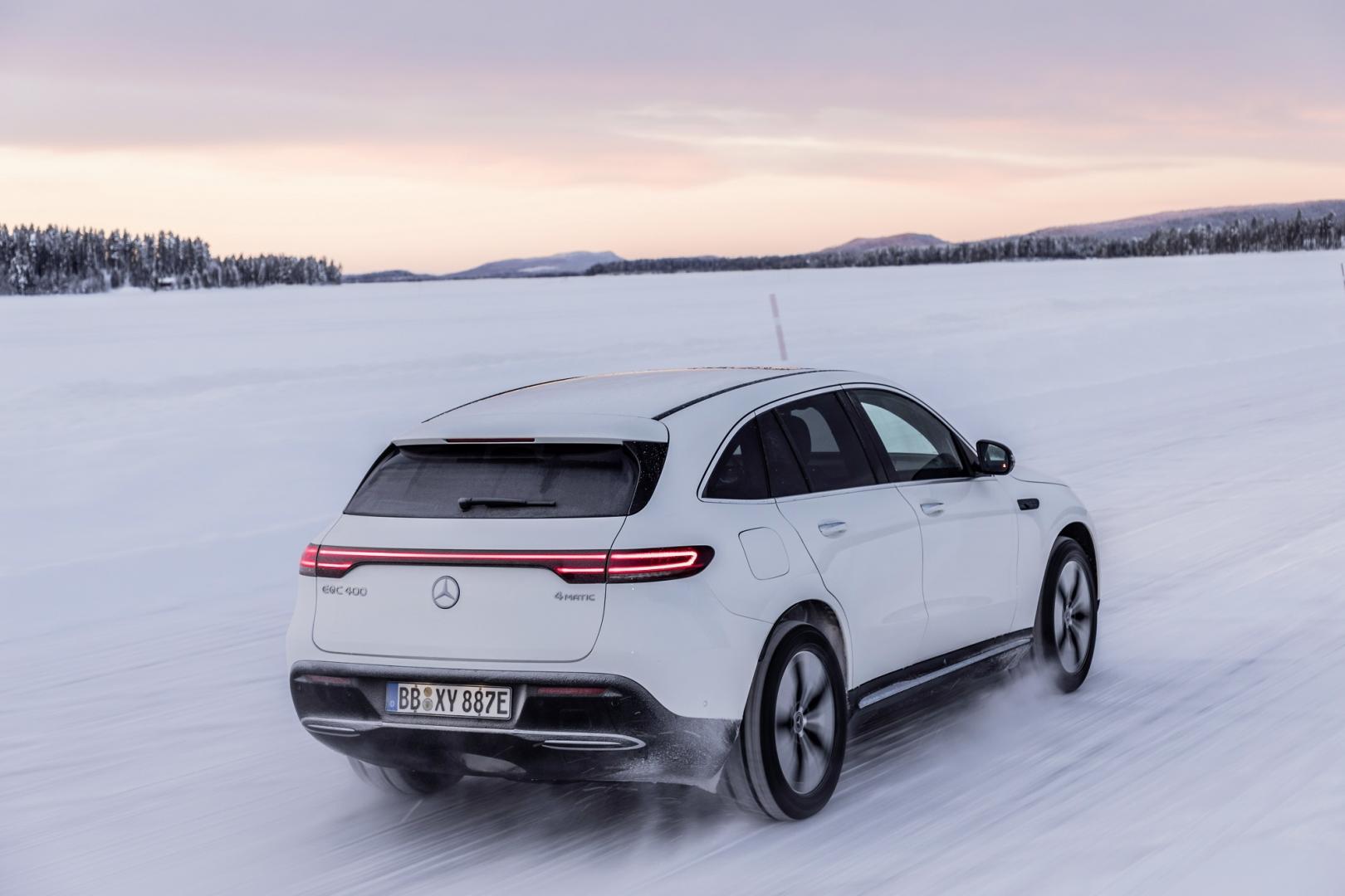 „Elektryk” na lodzie MercedesBenz EQC przechodzi zimowe