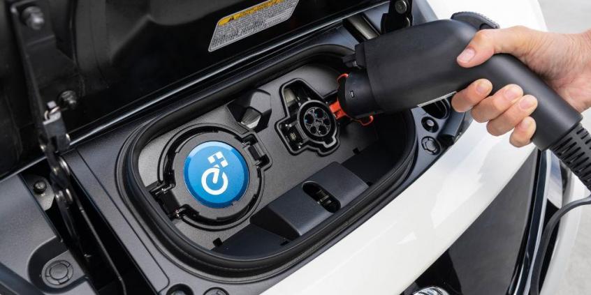 Sejm przyjął przepisy niezbędne do uruchomienia dopłat do zakupu aut elektrycznych