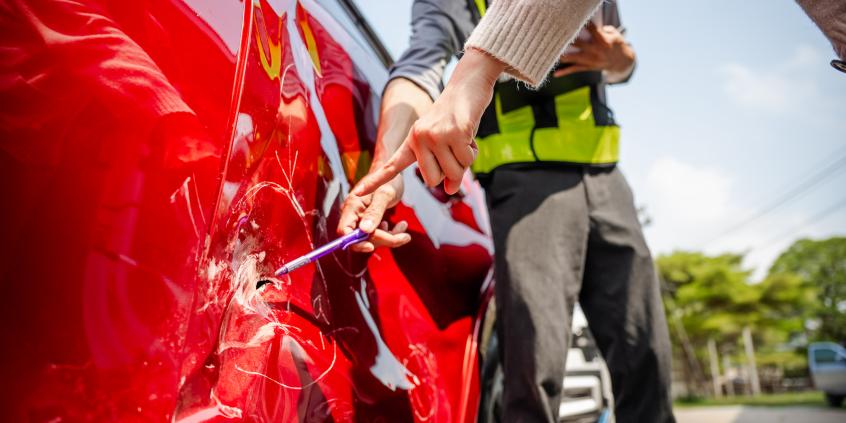 Zarabiał krocie na naiwności i strachu kierowców. Teraz „Rondziarz” z Warszawy może trafić za kratki!