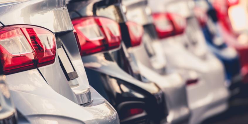 Wyprzedaż rocznika 2025 w decydującej fazie. Ekspert: tysiące aut na placach