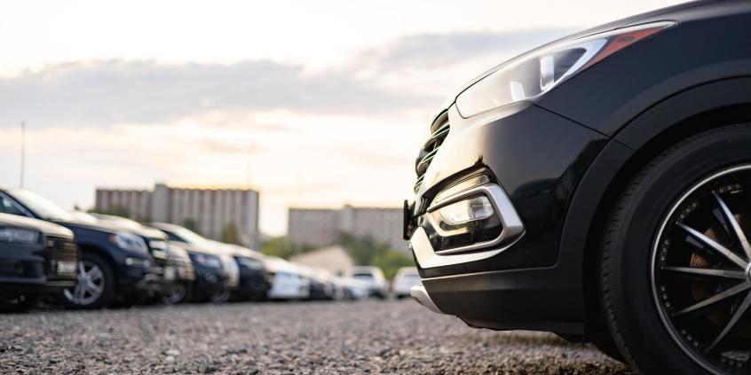 Kupujesz używane auto z Niemiec? Audi ostrzega przed armią oszustów – uważaj na te maile! [Lista]