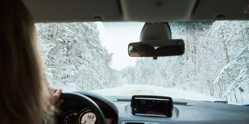 Mistrzowie kierownicy w trudnych warunkach. Polacy ocenili swoje zimowe umiejętności jazdy