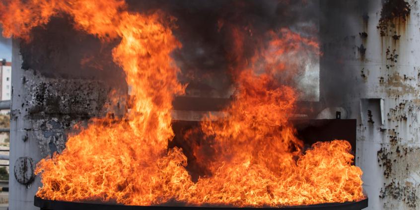 Baryłka ropy Brent po 200 dolarów? Iran straszy, a Bliski Wschód płonie