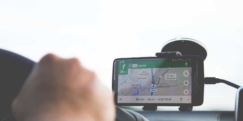 Google Maps optymalizuje jazdę EV. Mniej prądu, więcej kilometrów