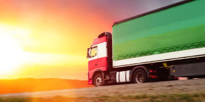 Mniej presji na redukcję CO2. UE daje oddech branży transportowej