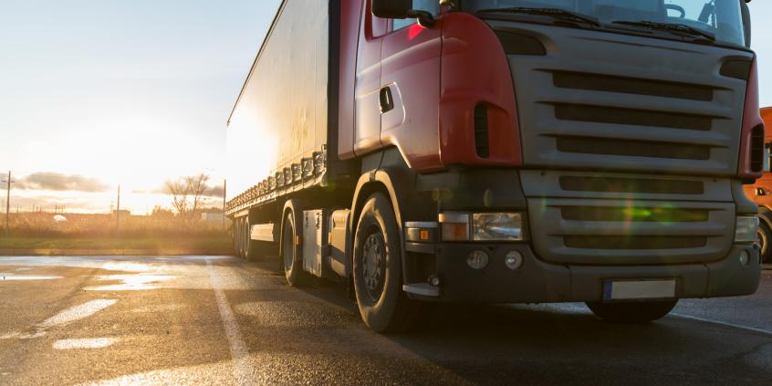 Nowe zakazy dla ciężarówek w wakacje. Wyjątki dla wojska i szkół jazdy