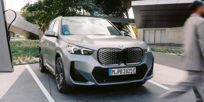 Nowy król elektryków w Polsce. BMW iX1 na prowadzeniu