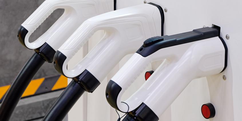 Złodzieje uderzają w ładowarki EV. Kierowcy tracą dostęp