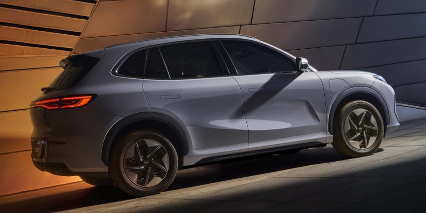 Geely zaskakuje ceną. Duży SUV plug-in za 119 900 zł — tyle co Toyota Yaris