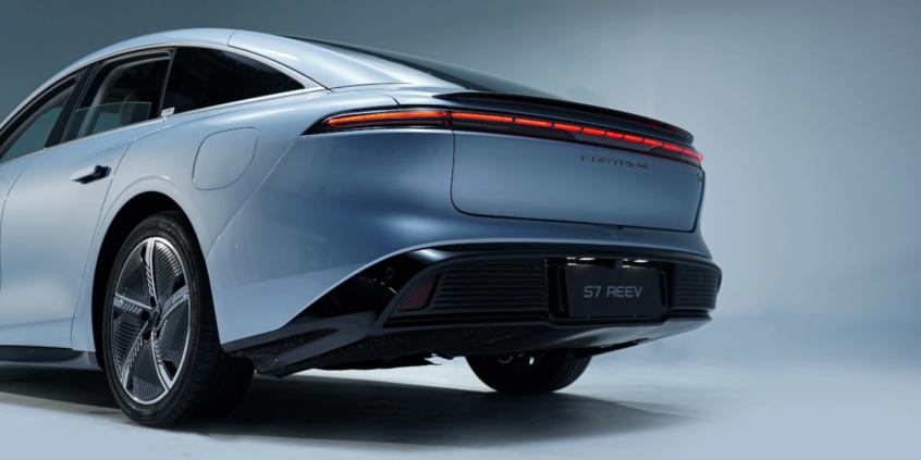 Forthing S7 REEV w Poznaniu. Nowy sedan z dużym zasięgiem przyciąga uwagę na targach