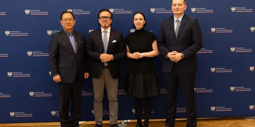 EMP odcina się od Izery. Ruszyły negocjacje z Foxconnem