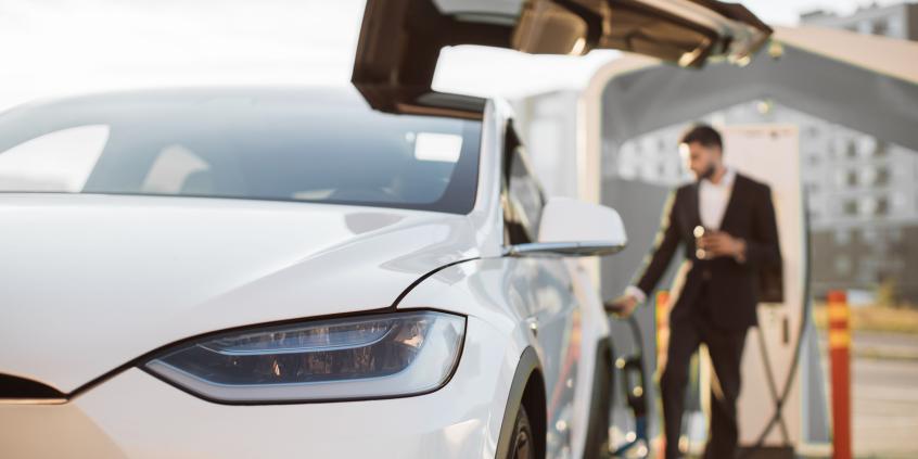 Tesla może stracić homologację w Europie? Burza wokół FSD i decyzji UE