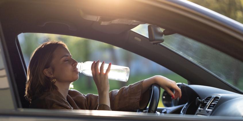 Jak gwałtownie schłodzić rozgrzane auto? 70–85 km/h zmienia wszystko