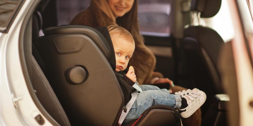 ADAC przetestował foteliki samochodowe. Tylko sześć modeli z dobrą oceną w najnowszym teście