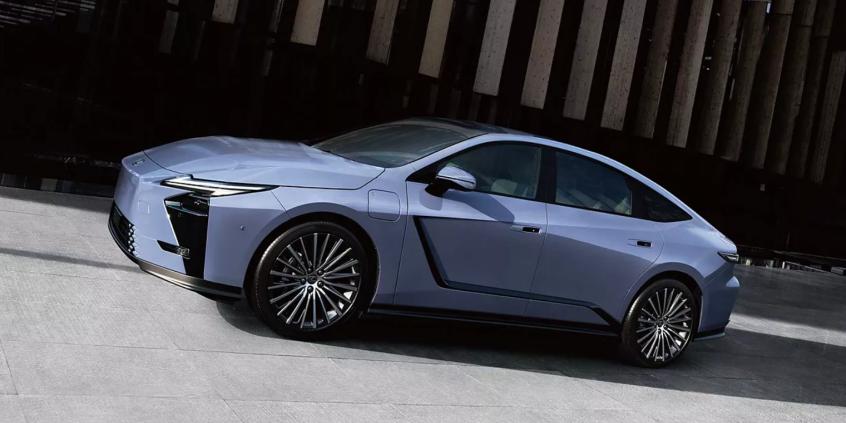 Lexus rozwiewa obawy kierowców. Tak działają drzwi po awarii zasilania