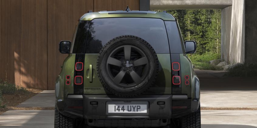 Land Rover posłuchał klientów. Mały Defender dostanie drugi napęd