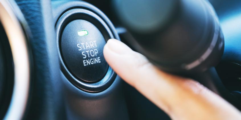 Start-stop w aucie: zostawić włączony czy wyłączyć w korku? Różnica w spalaniu sięga choćby 25%