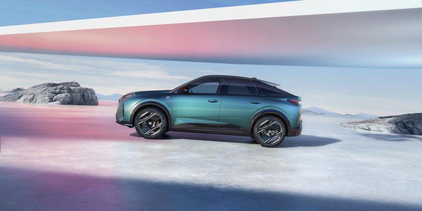 500 km przez Alpy jednym ładowaniem? Peugeot E-3008 pokazał, na co go stać