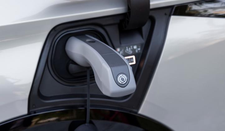 Stellantis daje drugie życie drogim częściom. Teraz także do elektryków i hybryd