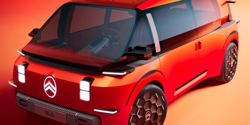 Citroen ELO jest wielkości C3. W środku zmieścił sypialnię i salę kinową