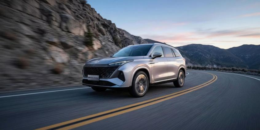 MG MGS9 ma 7 miejsc i 299 KM. Ten SUV jest stworzony dla rodzin