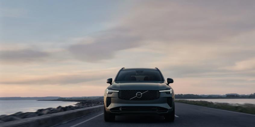 Volvo XC90 T8 dostało ogromny akumulator. Ten SUV przejedzie 164 km na prądzie