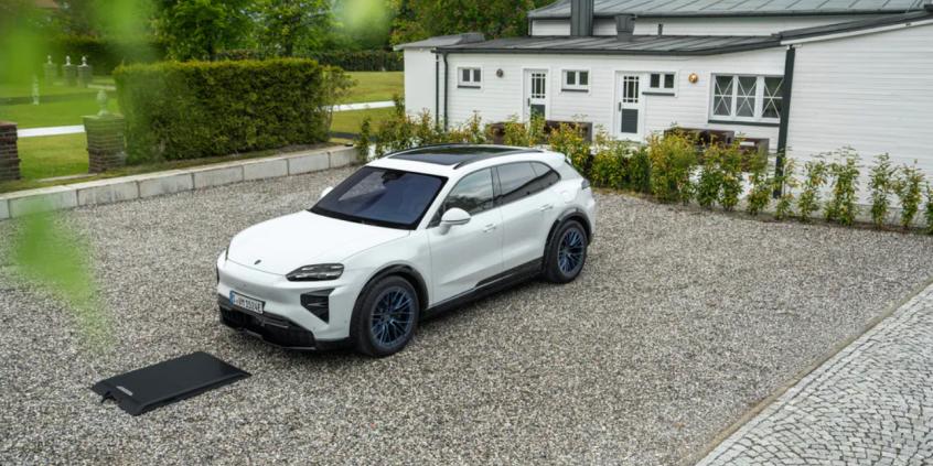 Porsche Cayenne Electric dostało 92 historyczne lakiery. Jest też ładowanie bez kabla